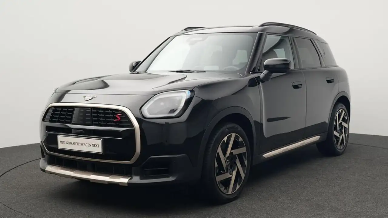 MINI Countryman S All4 Favoured Trim — photo 1 of 26