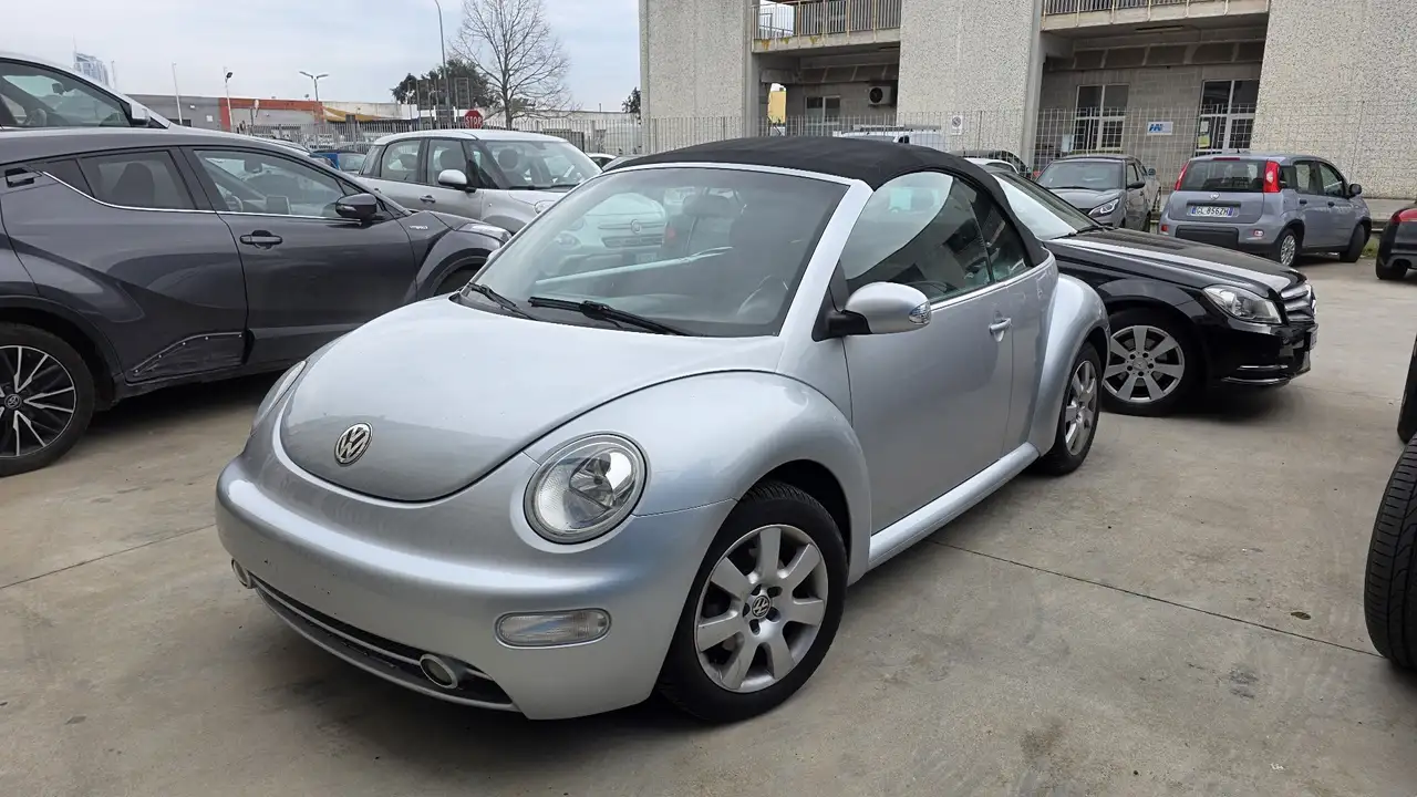 Volkswagen New Beetle Cabrio 1.4 — photo 1 of 3