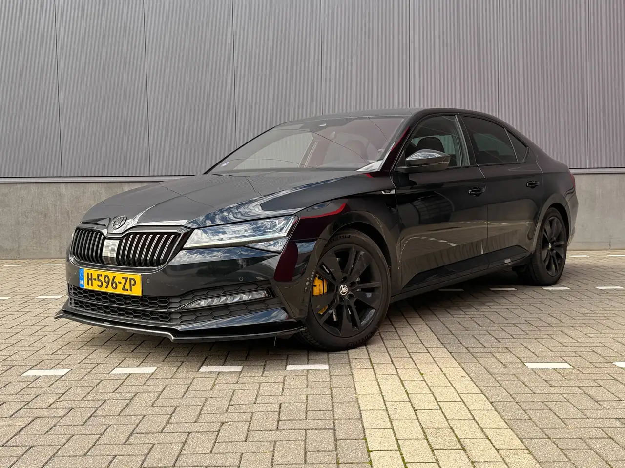 Skoda Superb Superb 1.5 TSI Sportline | ACC | Canton | Alcantara | Memory | Matrix | Keyless | Camera | Stoelverw. | Side/Fron — photo 1 of 40