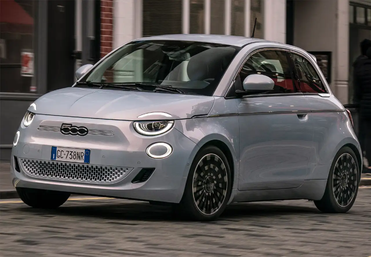 Fiat 500 1.0 Hybrid Cult 52kW — photo 1 of 26