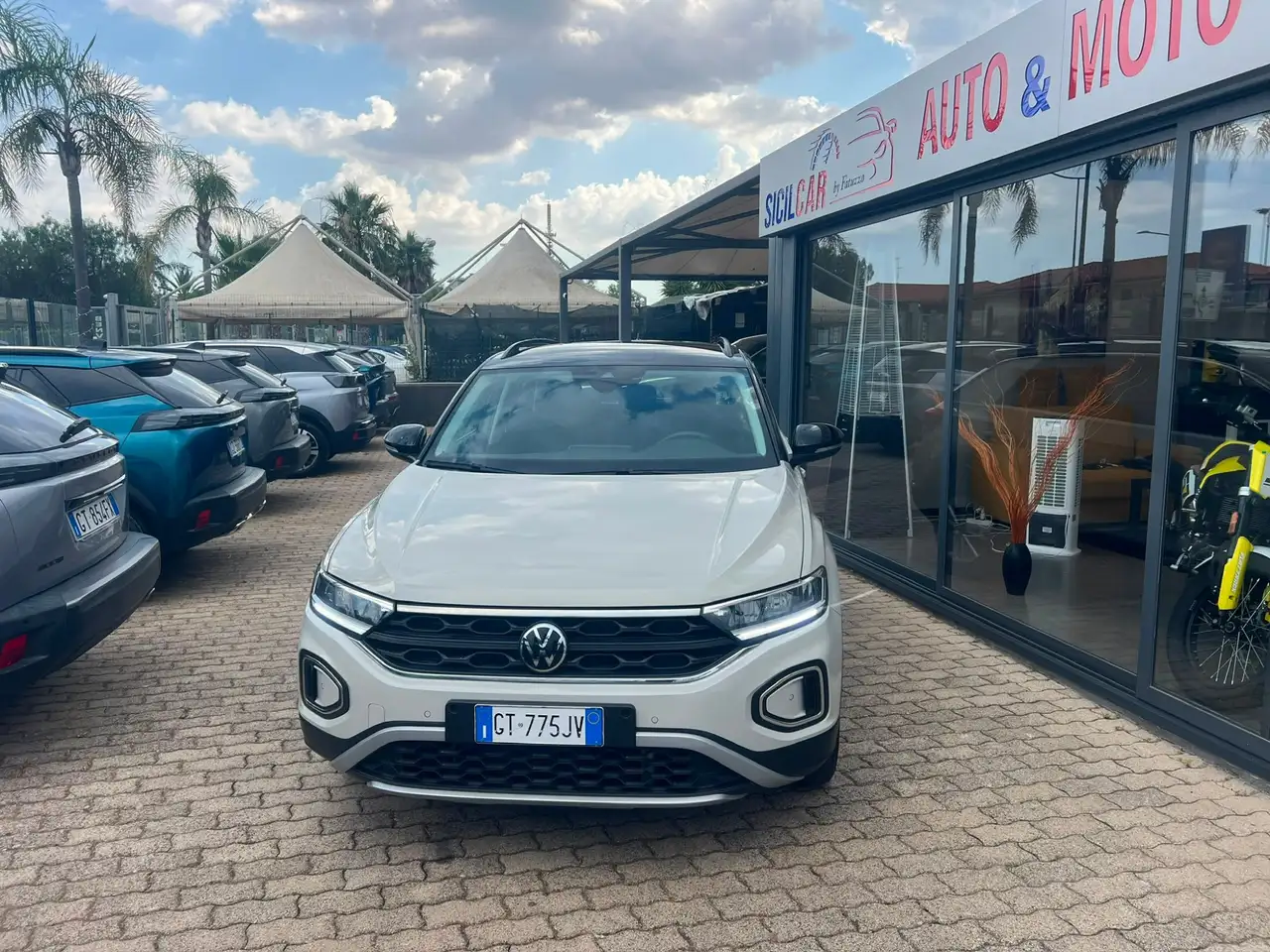 Volkswagen T-Roc 1.5 TSI ACT DSG R-Line iva esposta — photo 1 of 15