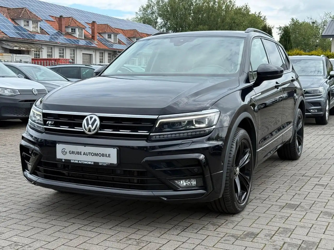 Volkswagen Tiguan Allspace R-Line 4M DSG*LED*PANO*AHK*NAV* — photo 1 of 40