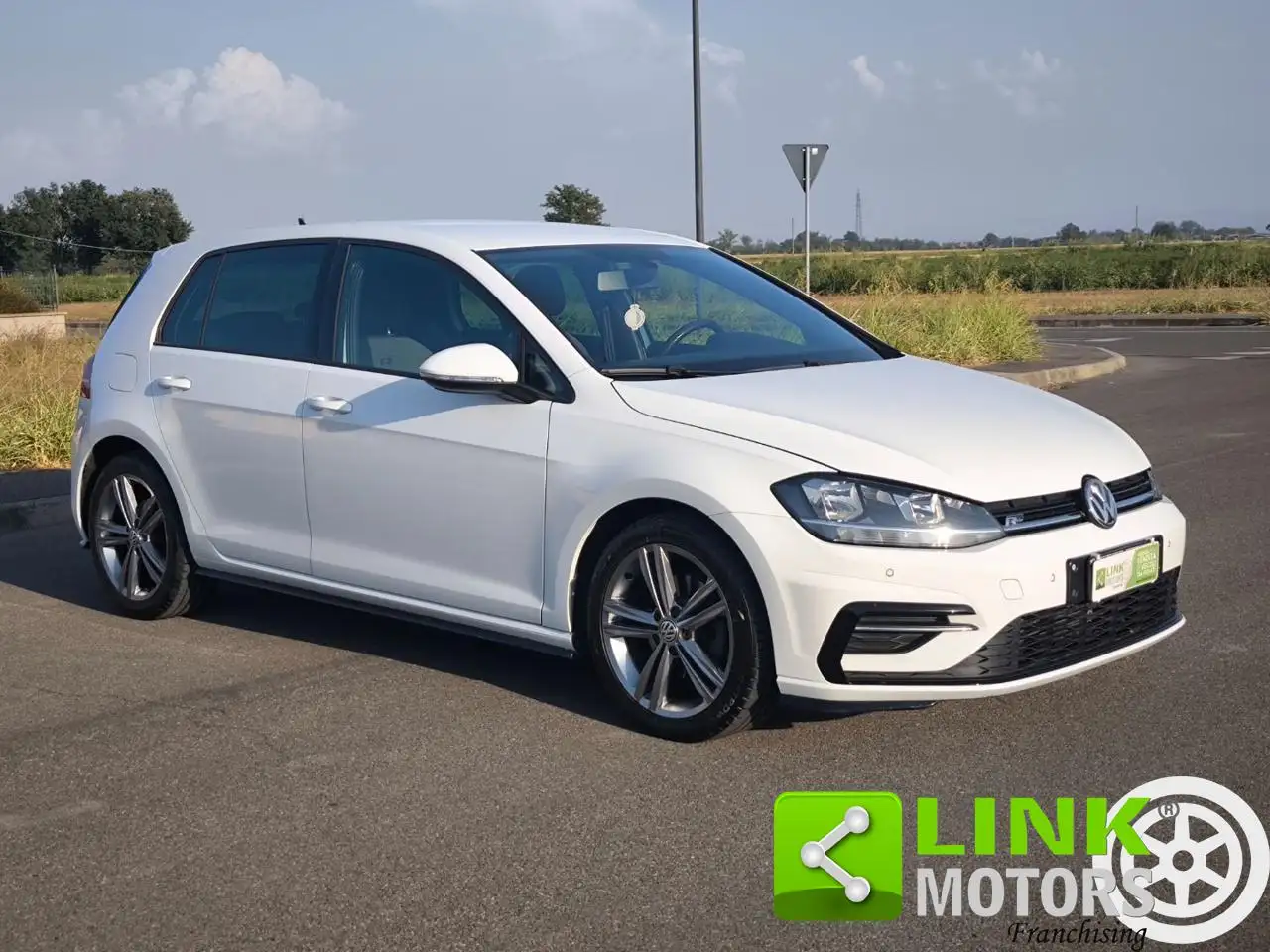Volkswagen Golf 7 1.6 TDI DSG Sport Bluemotion Technology R Line — photo 1 of 13