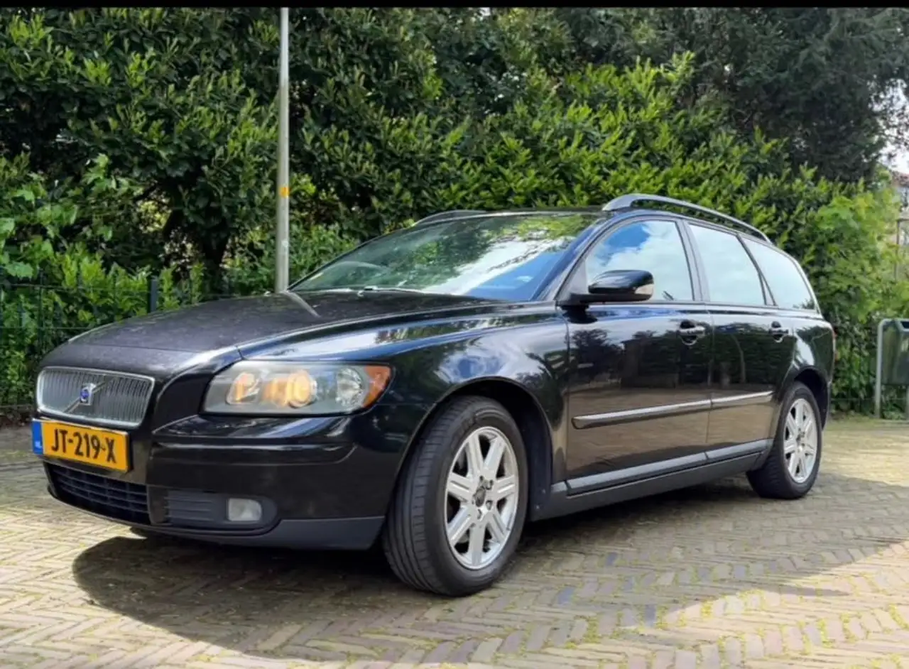 Volvo V50 V50 2.4 Momentum — photo 1 of 9