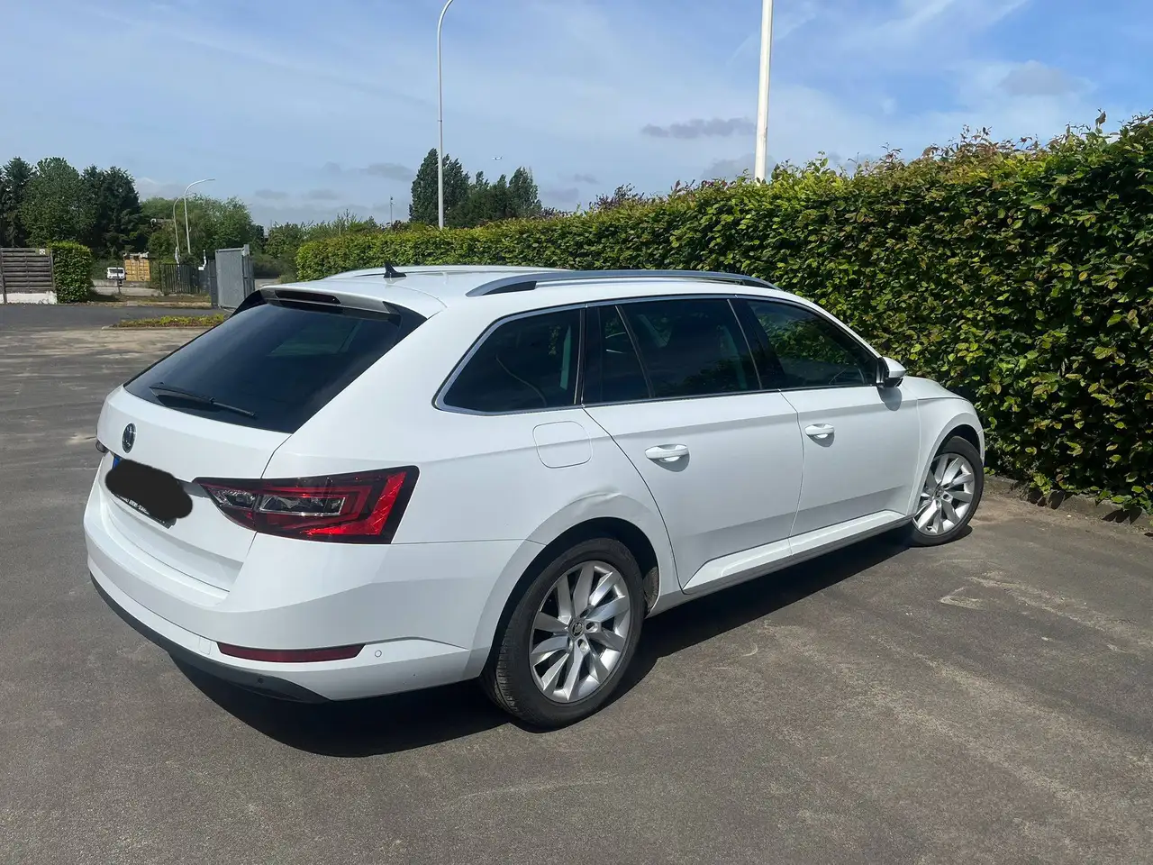Skoda Superb Superb Combi 1.6 TDI DSG Active — photo 1 of 5