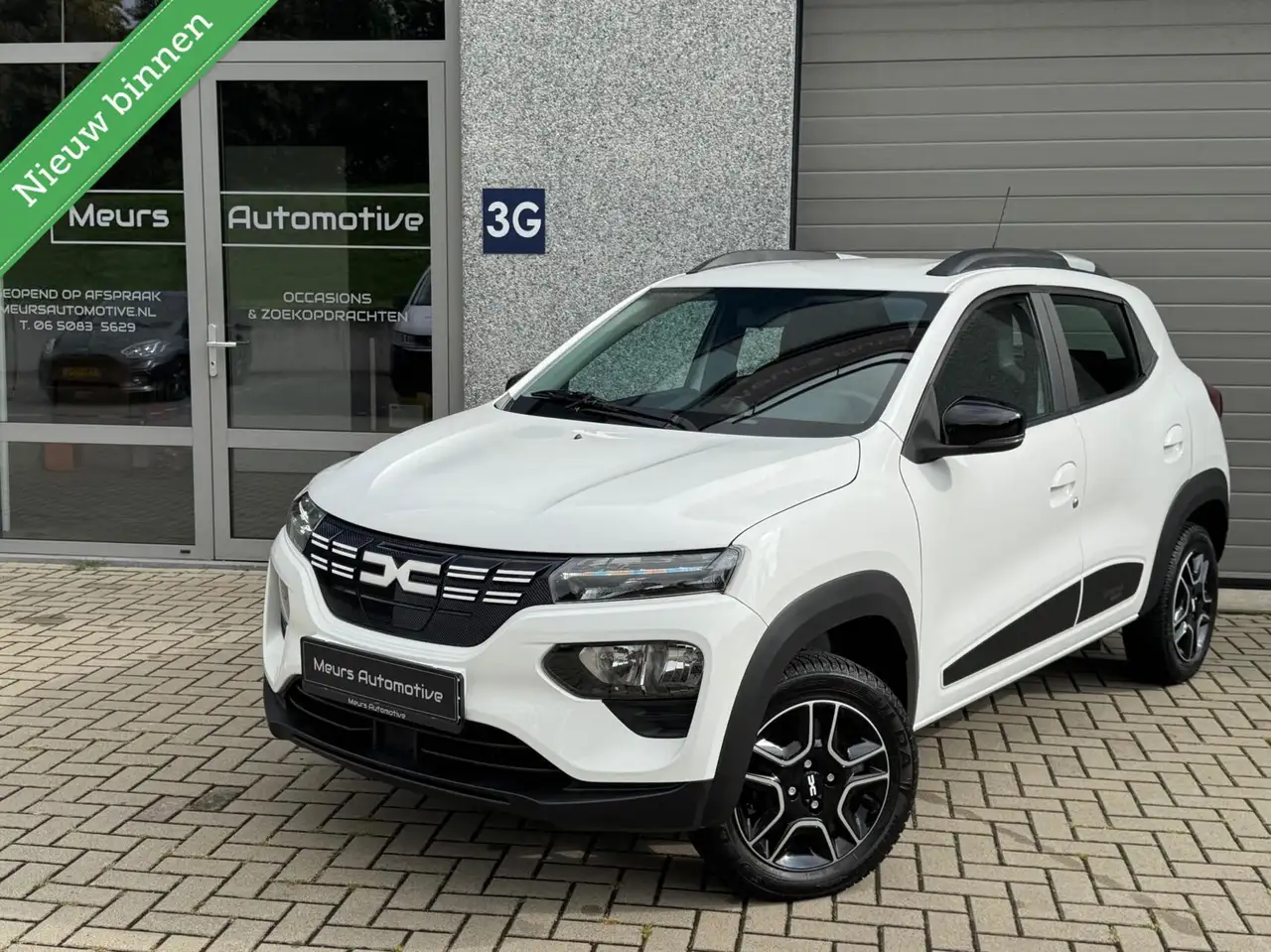 Dacia Spring Comfort Plus 27 kWh CCS/Navi/Camera/CarPlay/ — photo 1 of 18