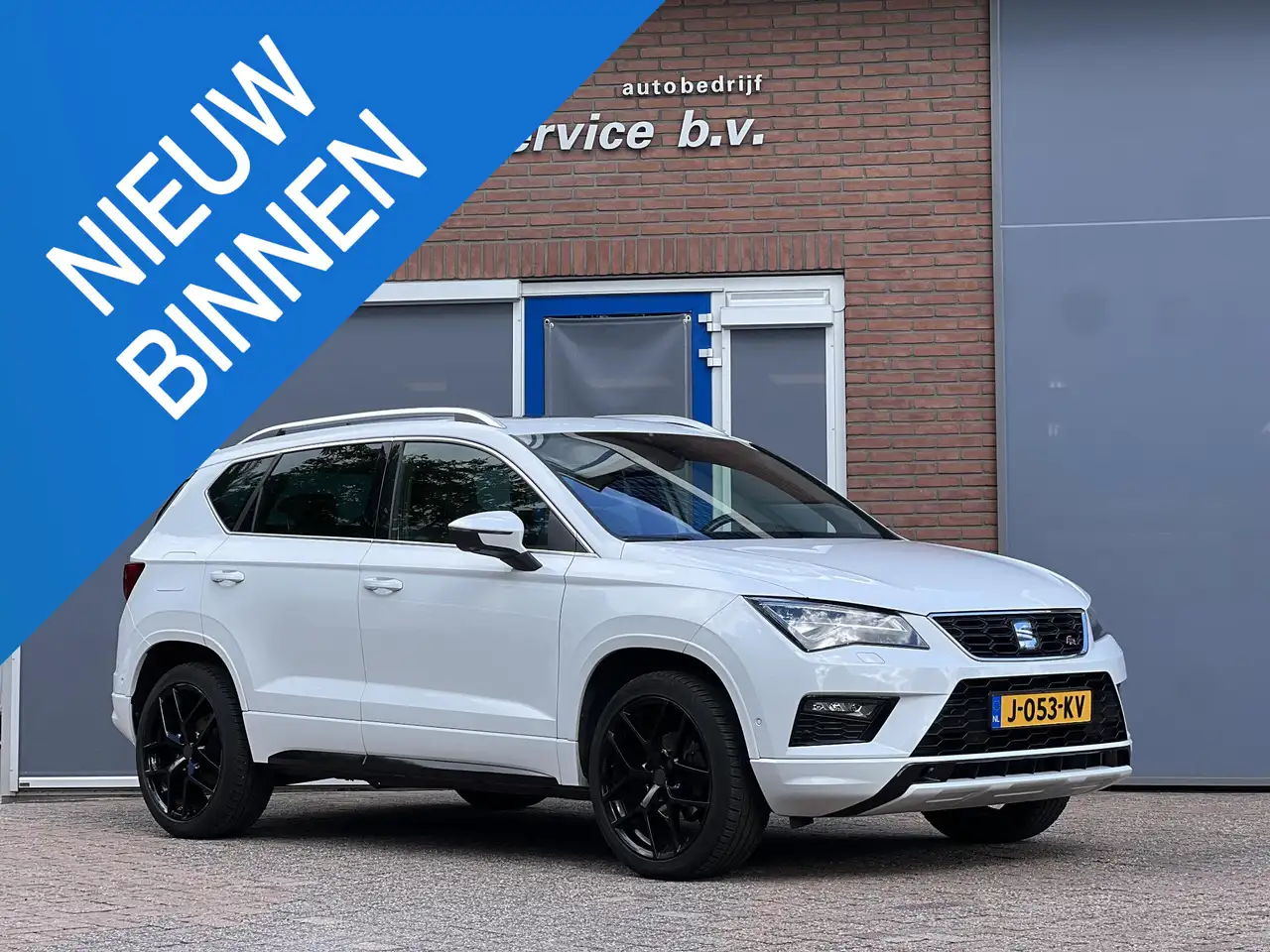 SEAT Ateca 1.5 TSI FR Business Intense Panorama dak, trekhaak — photo 1 of 29