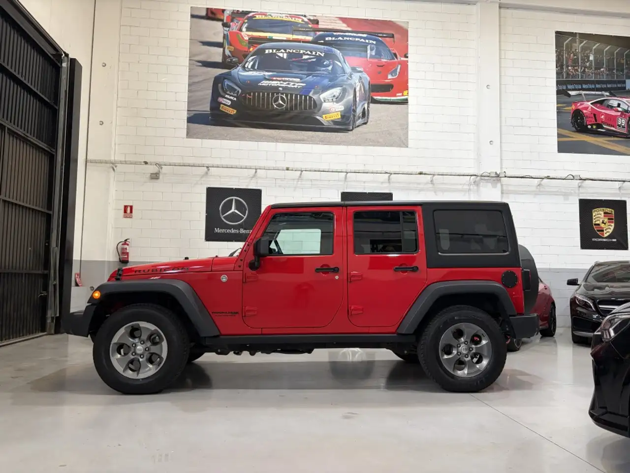 Jeep Wrangler Unlimited 2.8CRD Sahara Aut. — photo 1 of 15