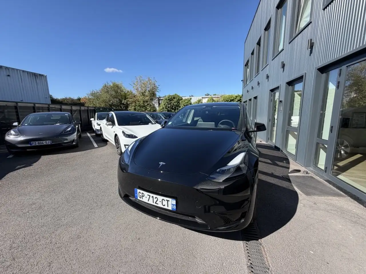 Tesla Model Y PROPULSION — photo 1 of 9