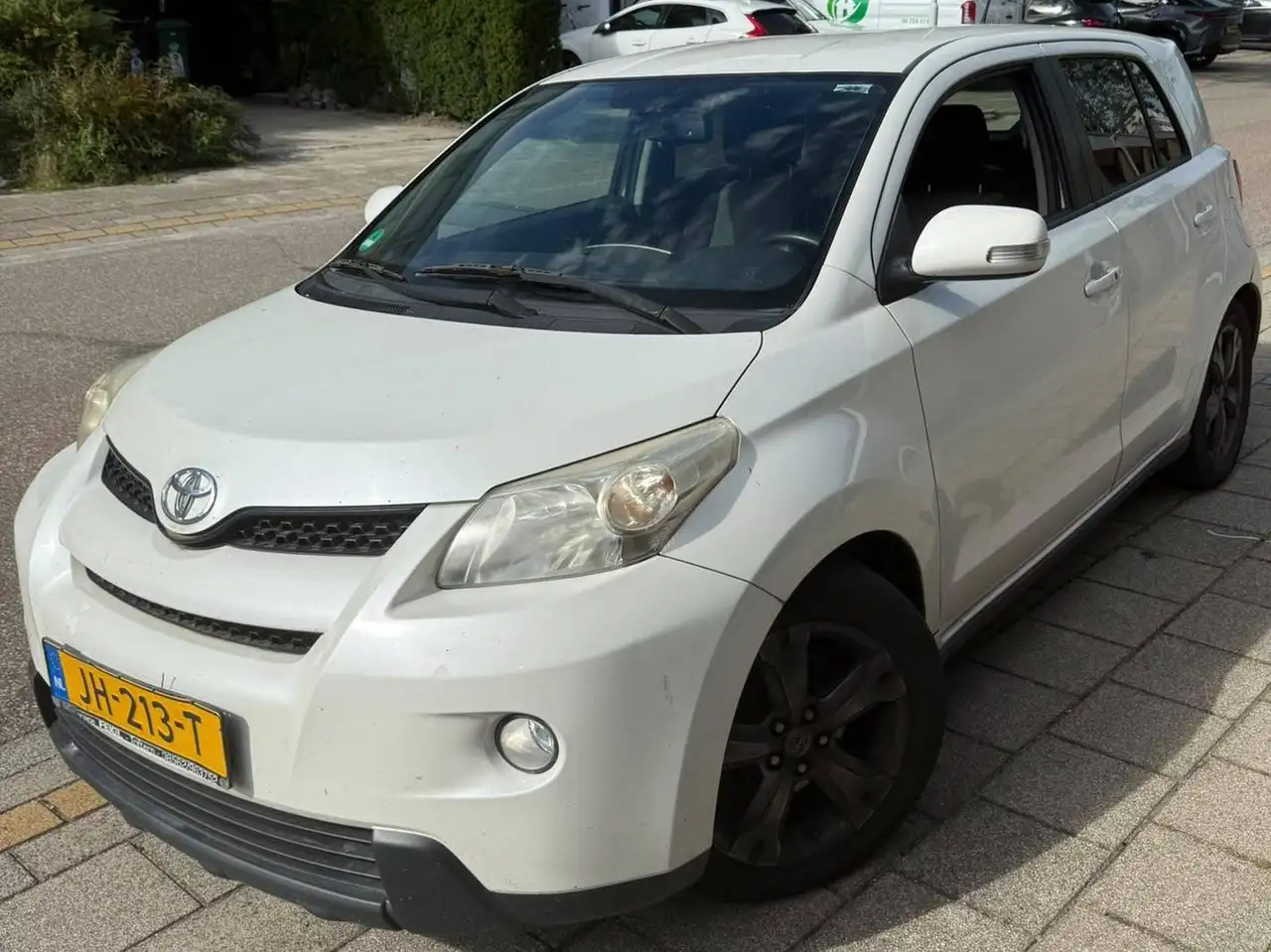 Toyota Urban Cruiser Urban Cruiser 1.3 VVT-i Dynamic — photo 1 of 7