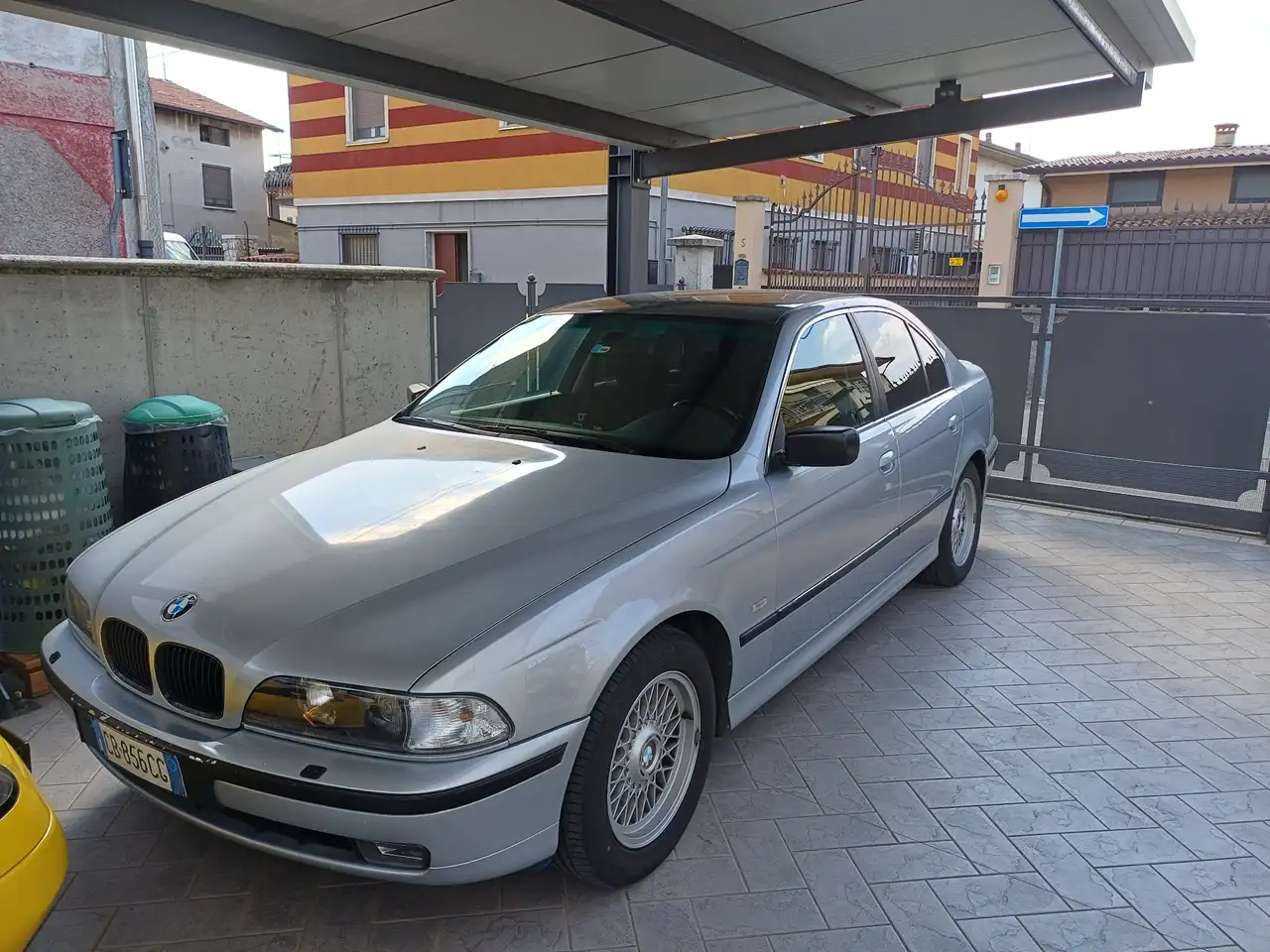 BMW 528 528i — photo 1 of 10