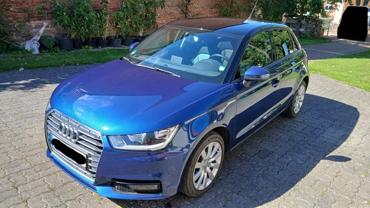 Audi A1 1.0 TFSI ultra — photo 1 of 15