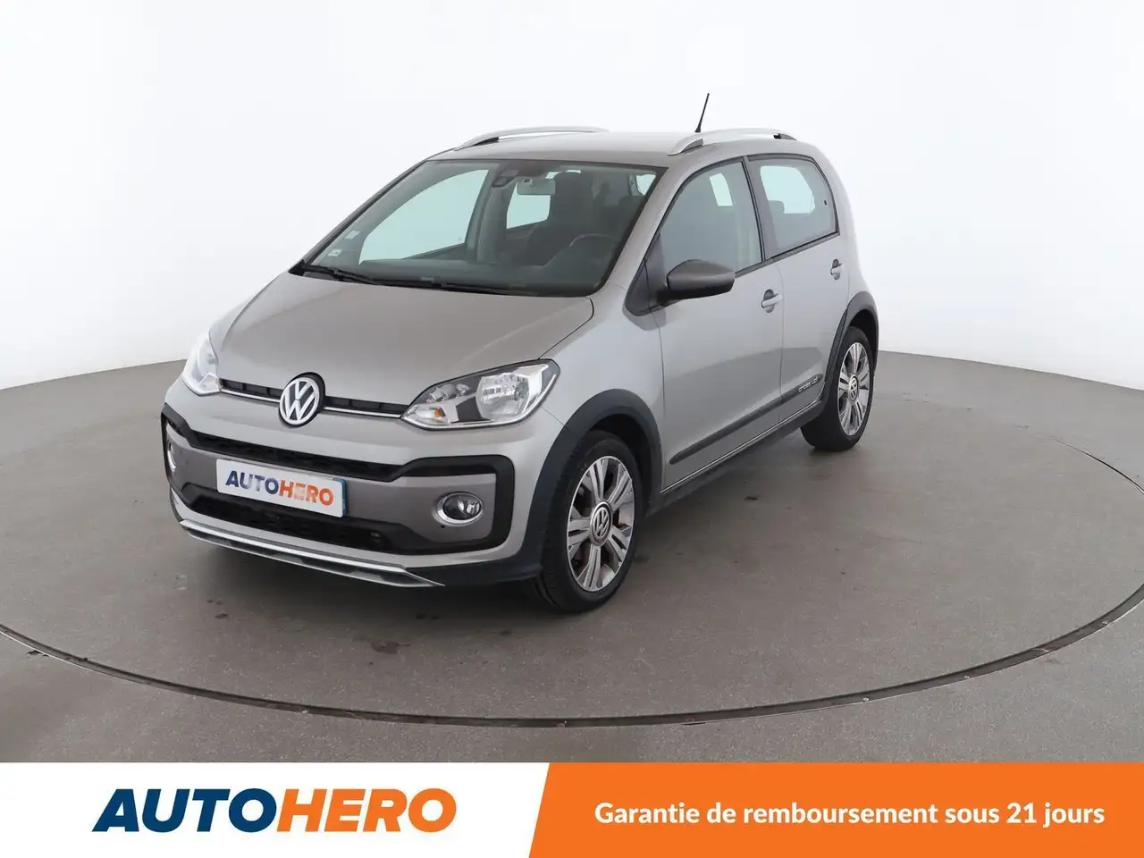 Volkswagen up! 1.0 TSI Cross Up! — photo 1 of 27