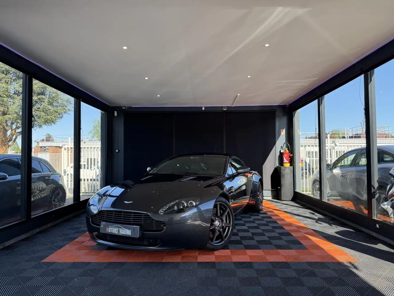 Aston Martin Vantage Vantage Coupé 4.3i V8 — photo 1 of 23
