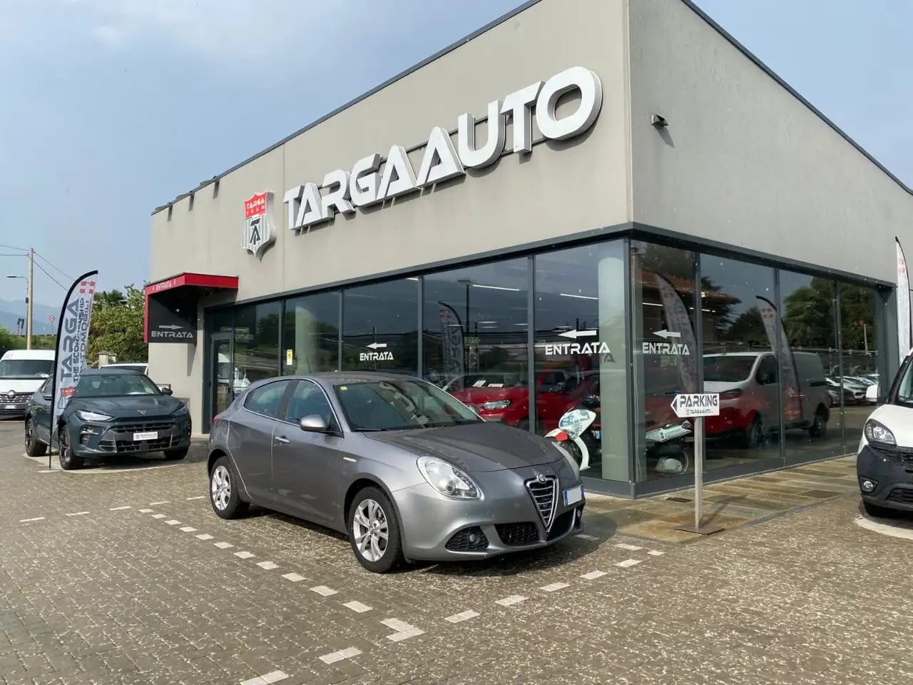 Alfa Romeo Giulietta 1.6 jtdm(2) Distinctive — photo 1 of 15