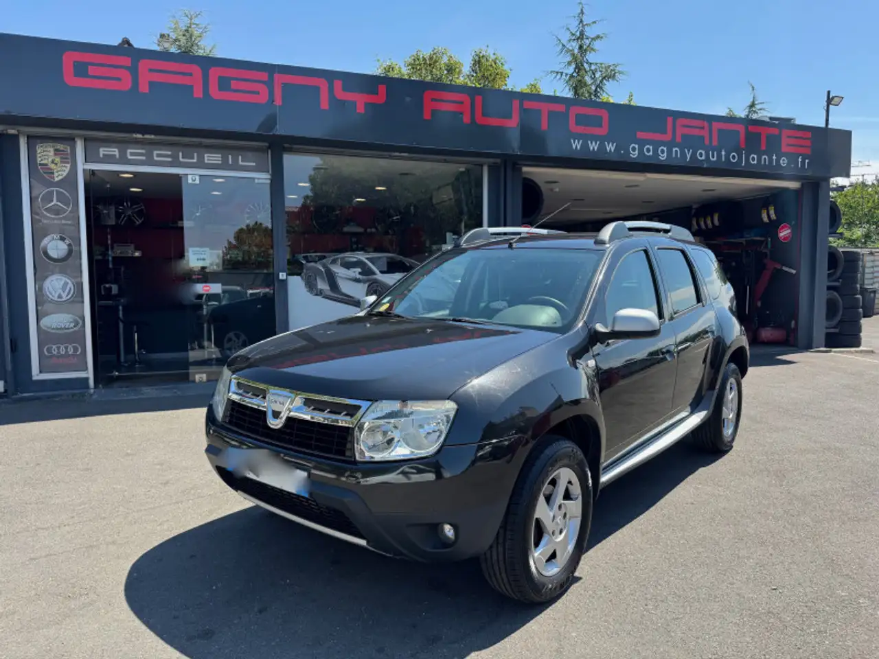 Dacia Duster 1.5 DCI 85CH LAUREATE 4X2 PREMIERE MAIN — photo 1 of 15