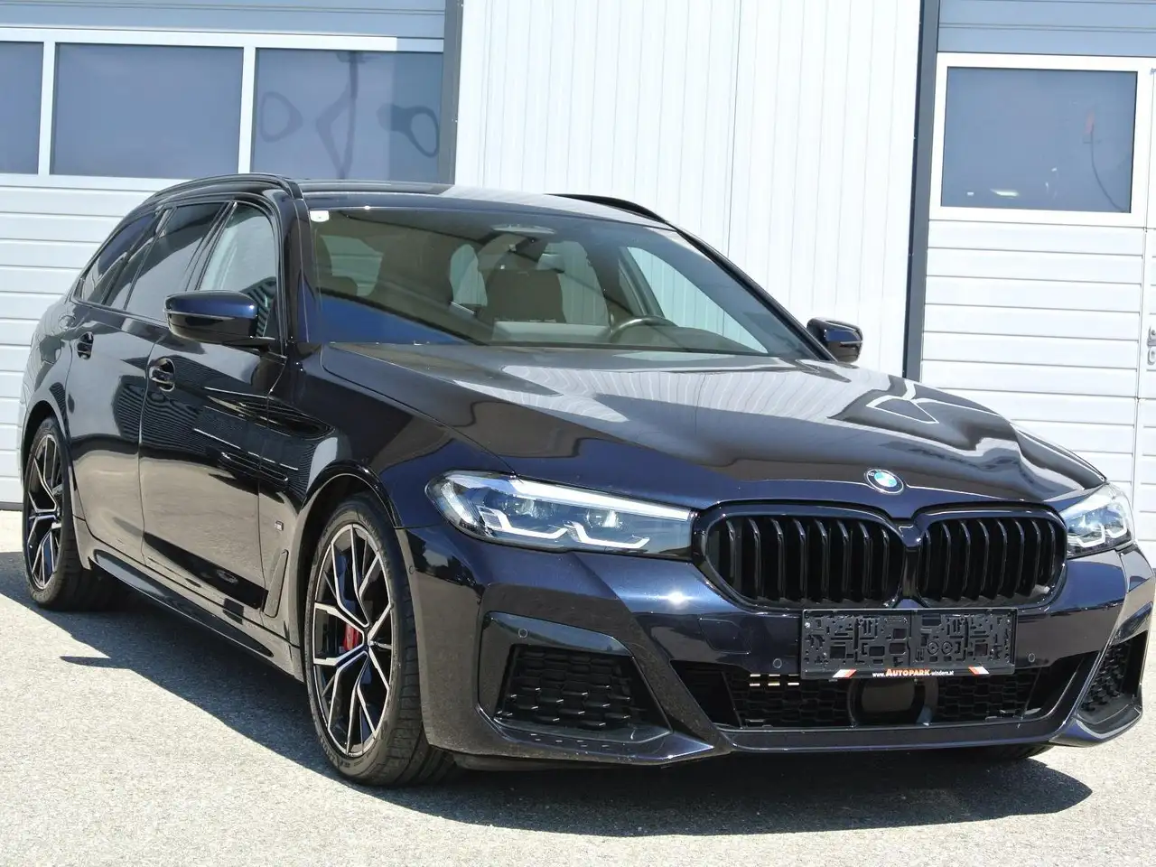 BMW 520 d touring Aut. *M-Sportpaket * LED * HUD * — photo 1 of 13