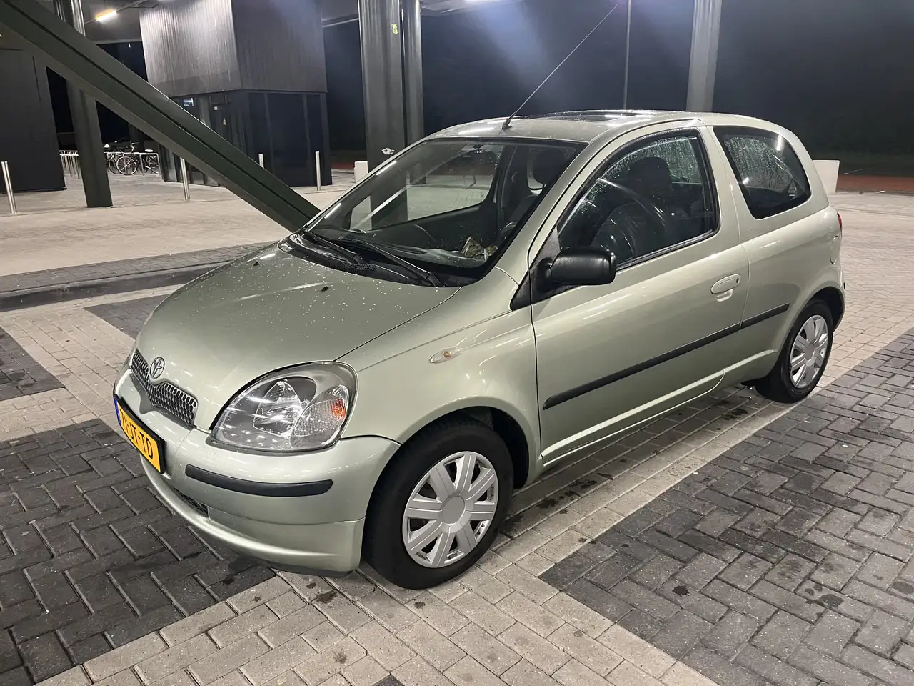 Toyota Yaris 1.3 VVT-i Luna — photo 1 of 15