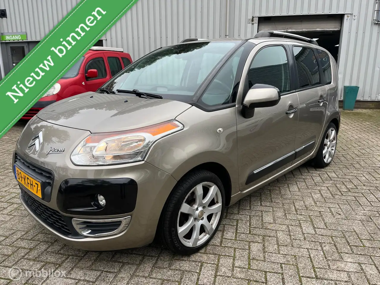 Citroen C3 Picasso 1.4 VTi Exclusive — photo 1 of 17