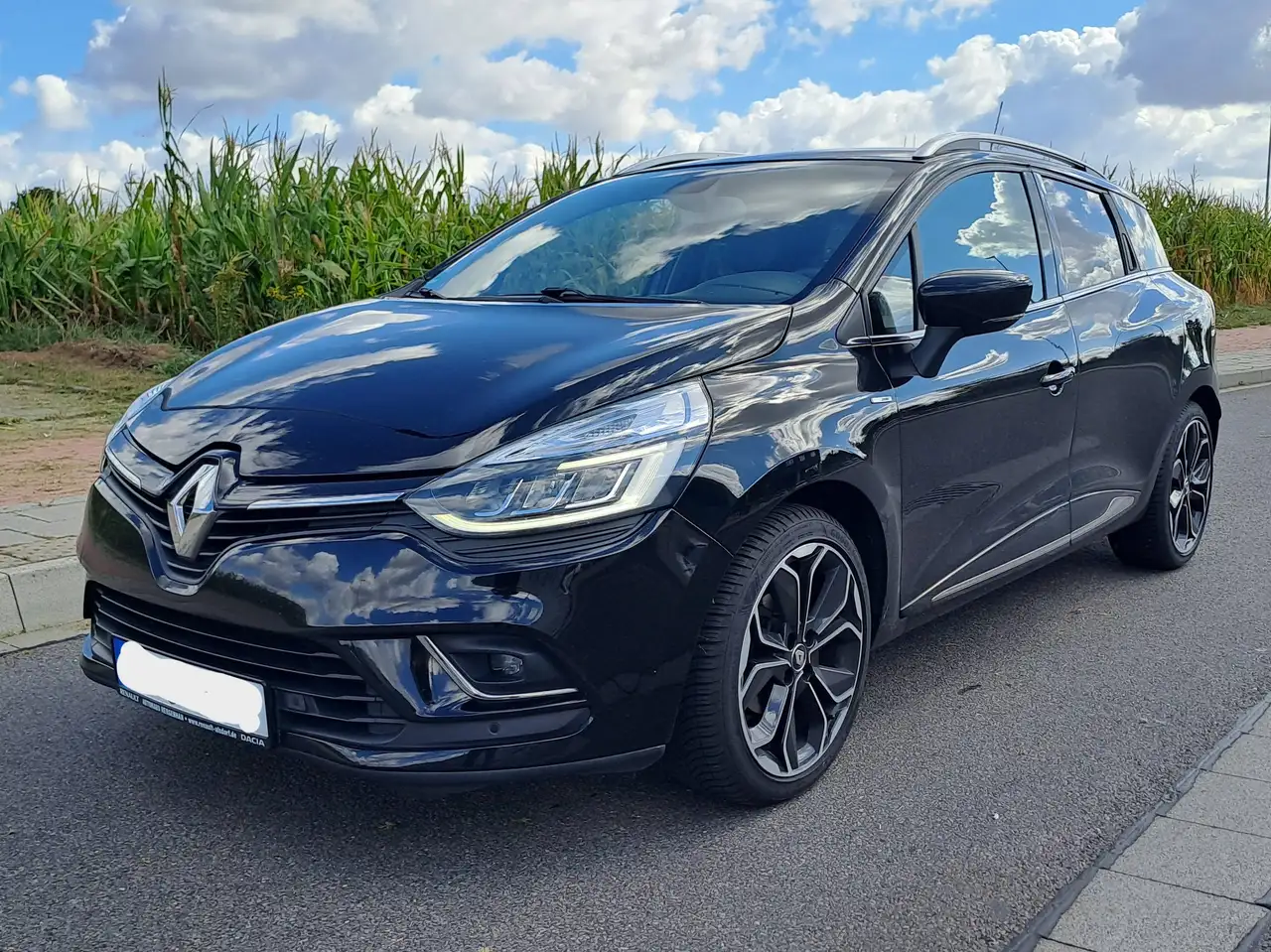 Renault Clio Clio Grandtour Grandtour Energy TCe 120 EDC Bose Edition — photo 1 of 11