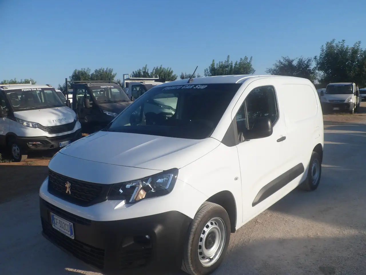Peugeot Partner 3 posti furgone — photo 1 of 14