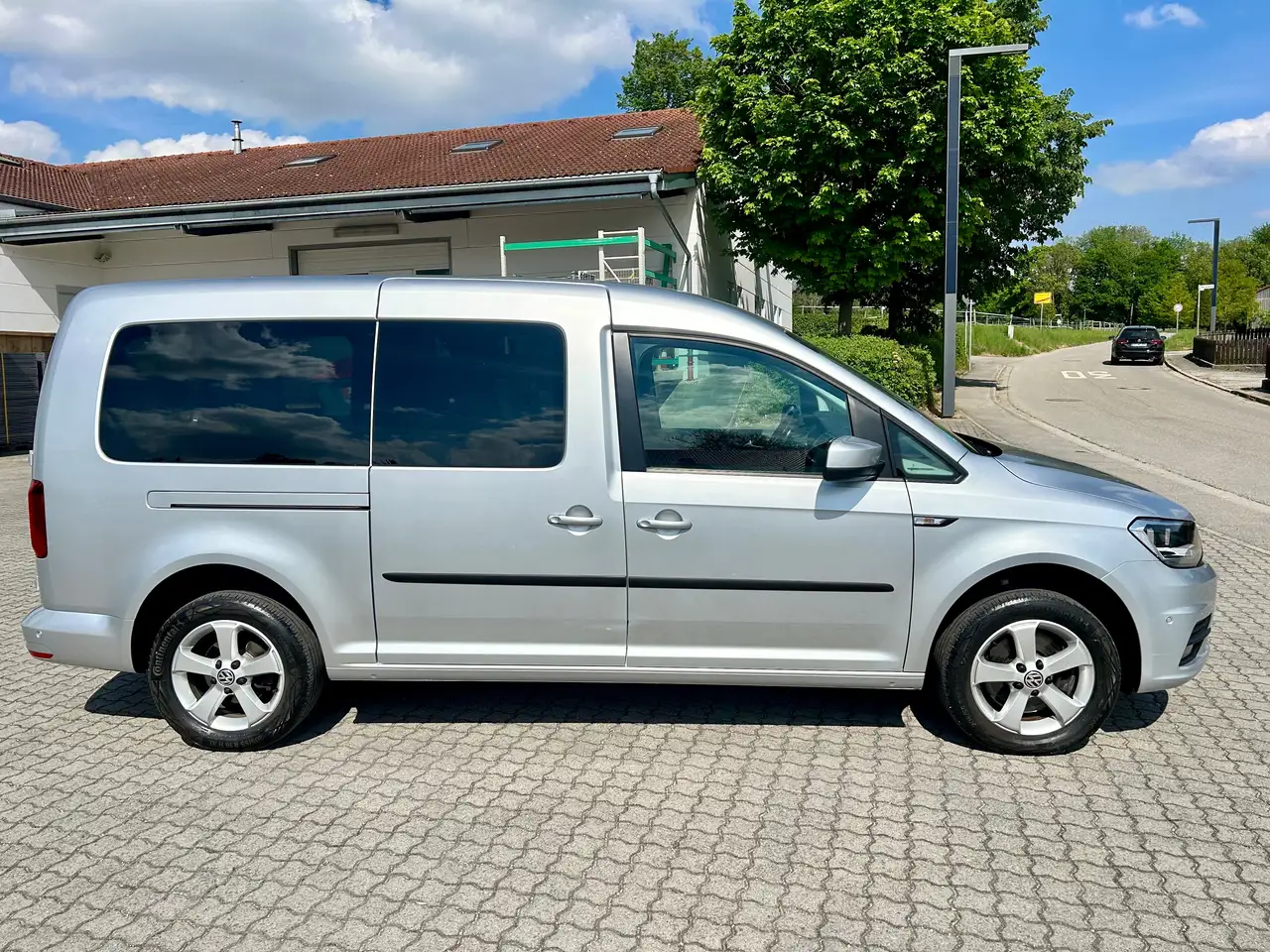 2017 Volkswagen Caddy Maxi Trendline BMT*Aut.*Alu*PDC*Multi*, photograph 2