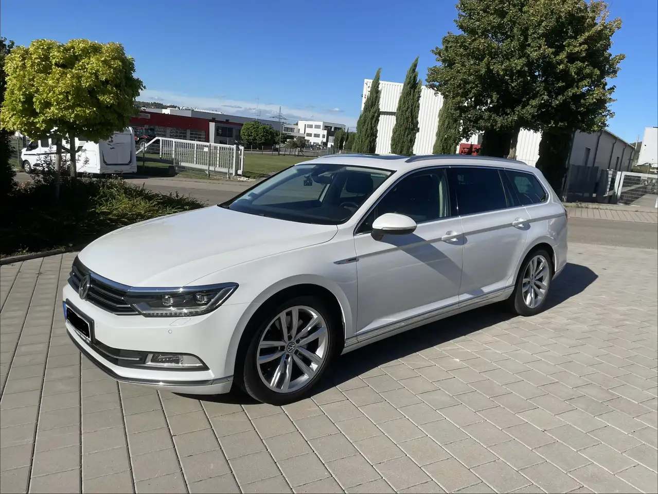 Volkswagen Passat Variant 2.0 TSI (BlueM. Techn.) 4Motion DSG Highline — photo 1 of 20