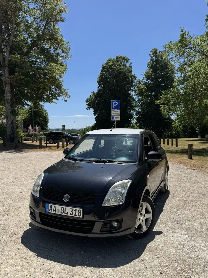 Suzuki Swift 1.3 Comfort — photo 1 of 10