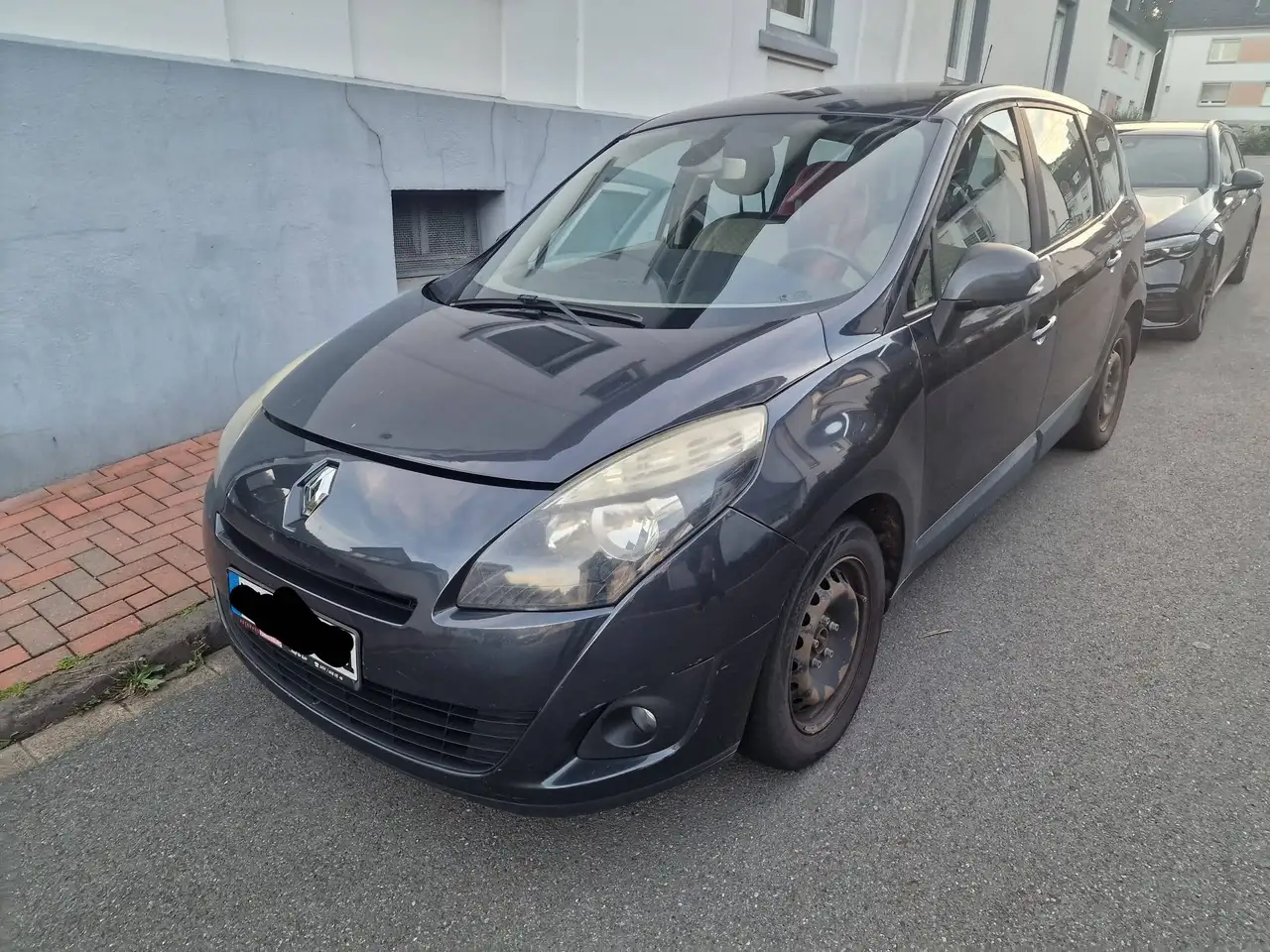 Renault Grand Scenic Scenic Diesel dCi 110 FAP EDC Dynamique — photo 1 of 7