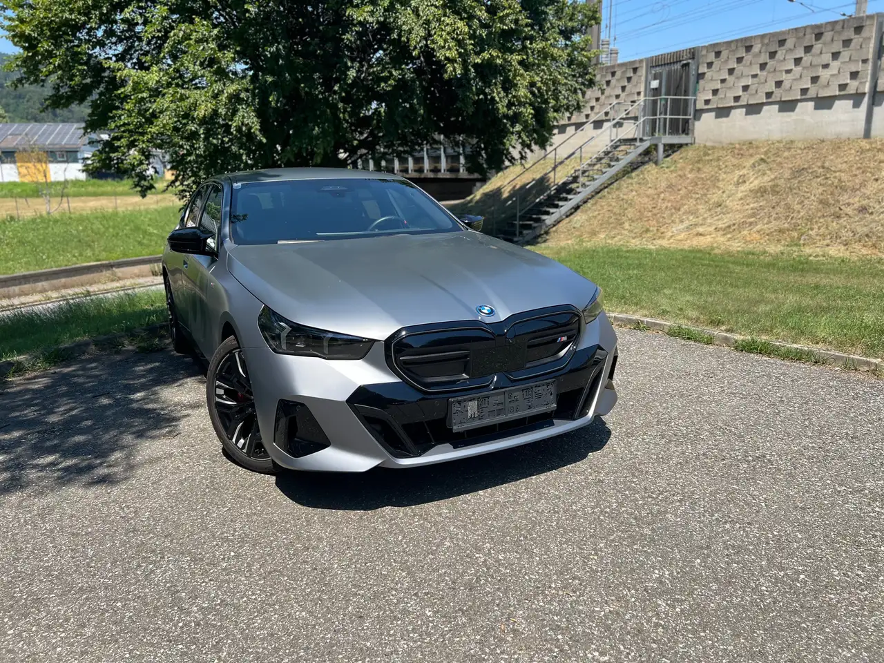 BMW i5 i5 M60 xDrive 83,9kWh — photo 1 of 33