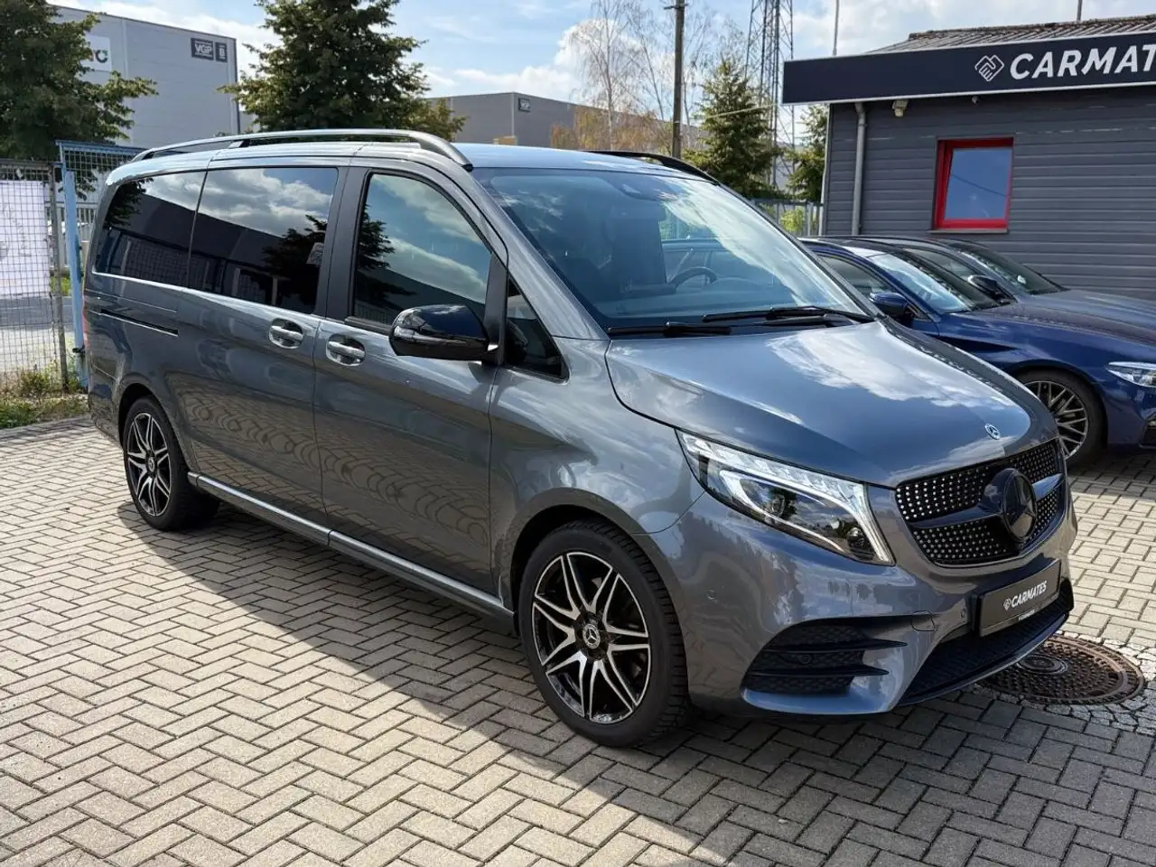 Mercedes-Benz V 300 d lang AMG Line Pano Burmester AHK Distroni — photo 1 of 34