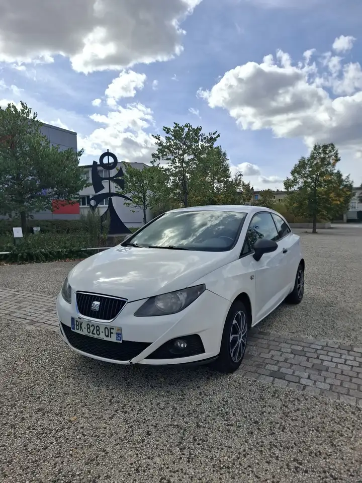 SEAT Ibiza 1.2 TDI 75 CR FAP Préference — photo 1 of 6