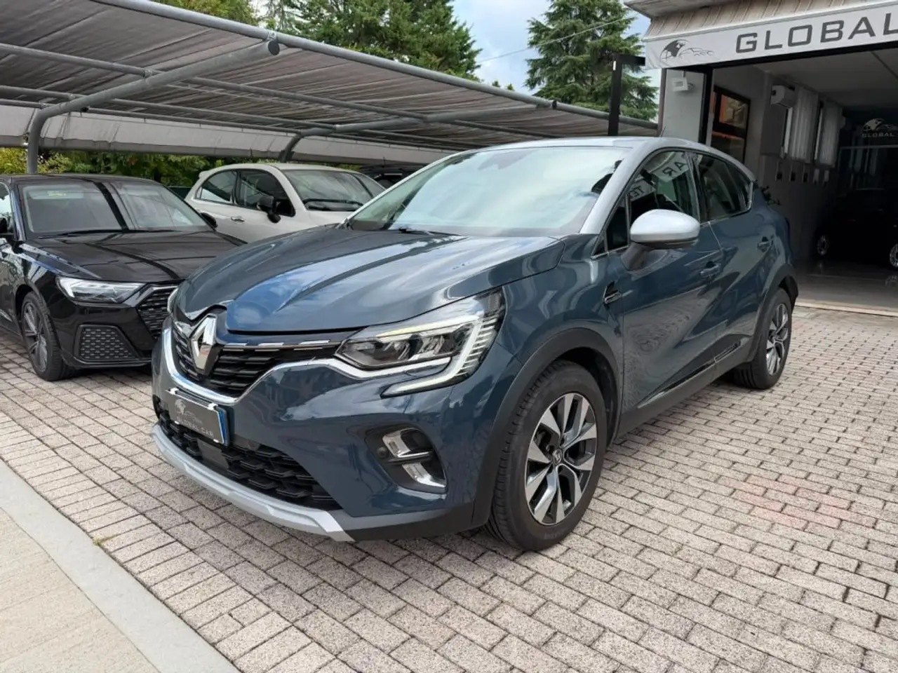 Renault Captur TCe 100 CV GPL Intens — photo 1 of 15