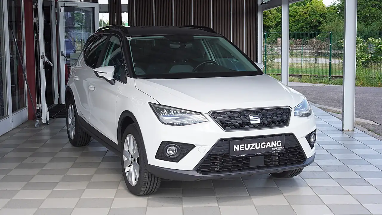 SEAT Arona 1,0 Eco TSI Style //TOPZUSTAND//PICKERL//NEU// — photo 1 of 15