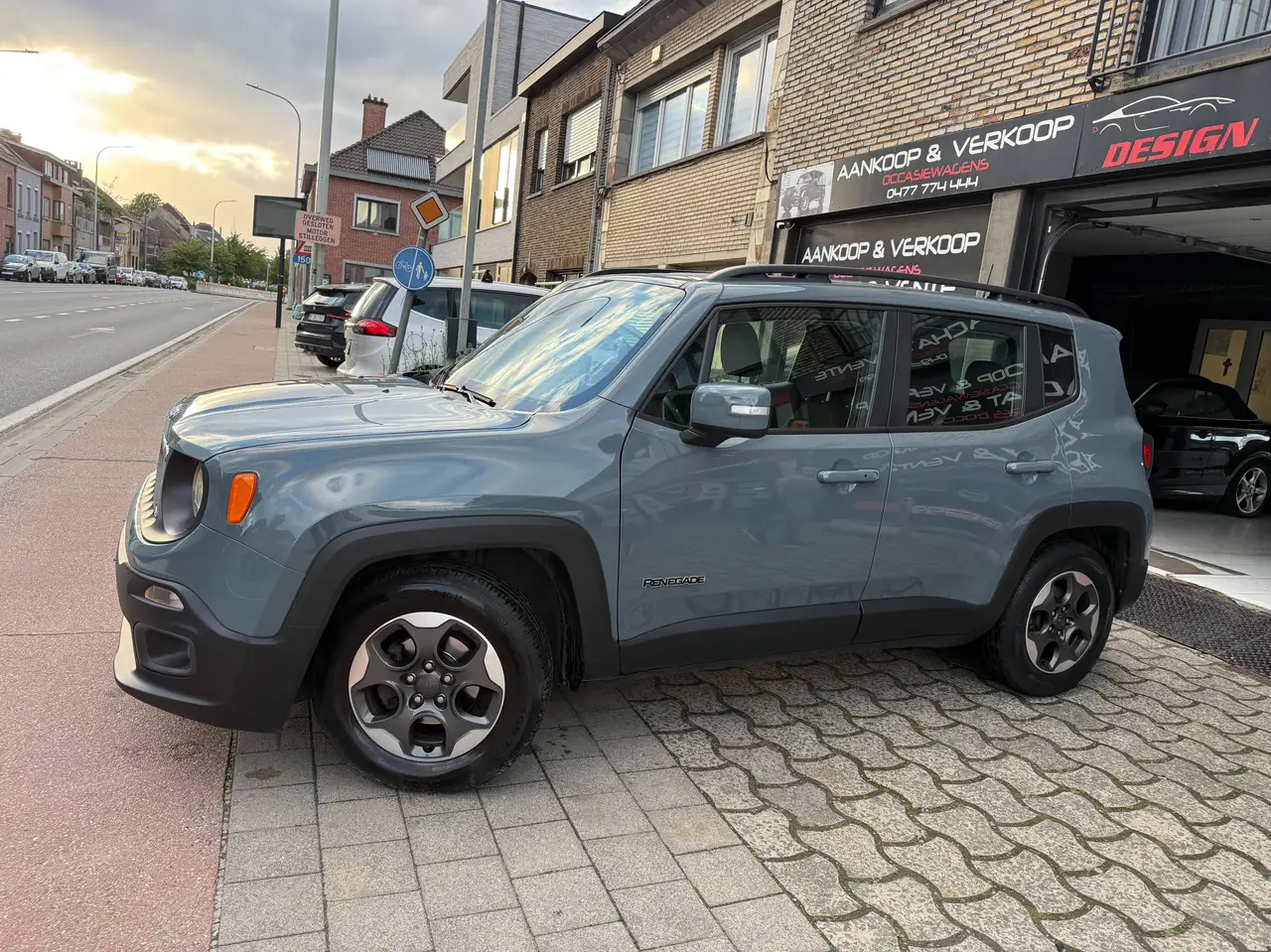 Jeep Renegade Renegade 1.4 Turbo 4x2 Longitude Automatique Grand Navigations siege chauffant — photo 1 of 13
