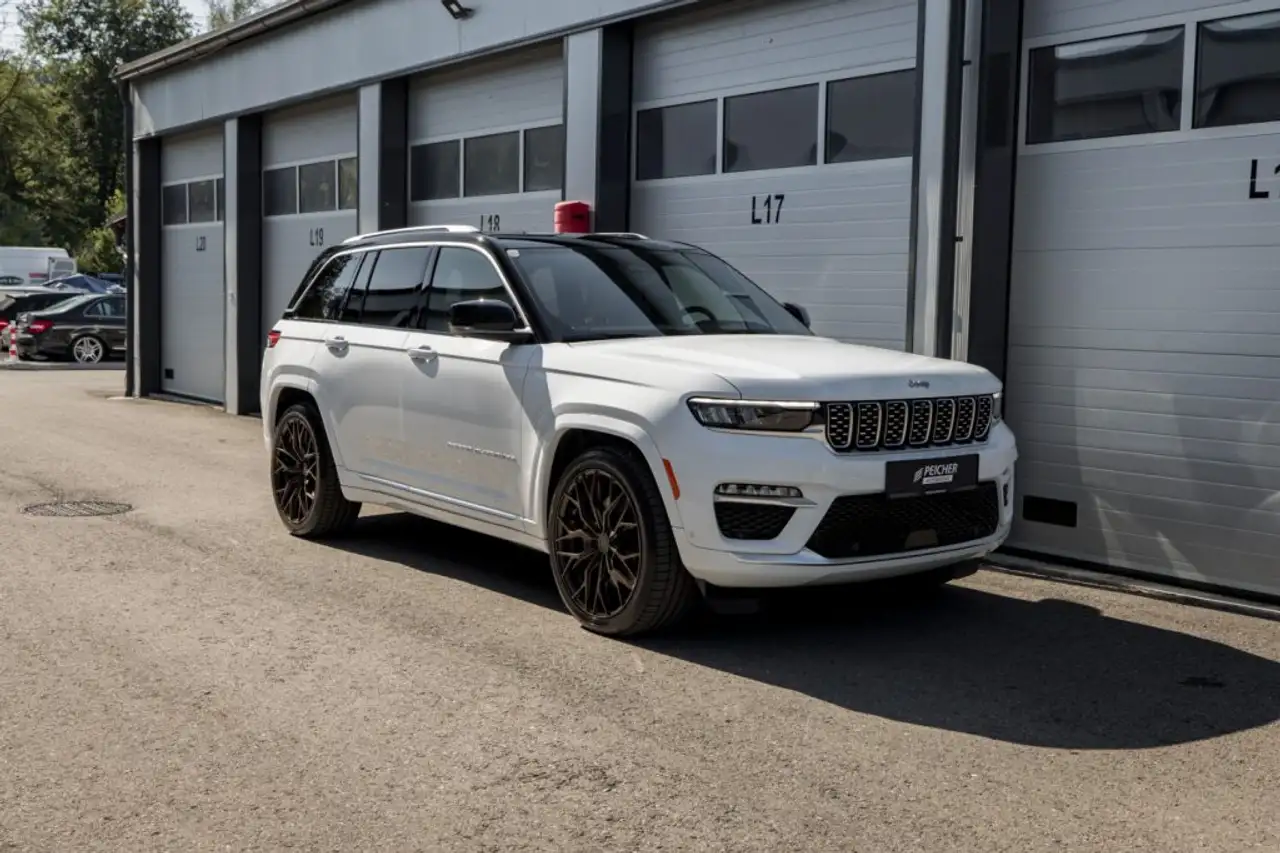 Jeep Grand Cherokee Summit Reserve 2.0 L PHEV 13,3 kWh 390 PS AT 4xe — photo 1 of 40
