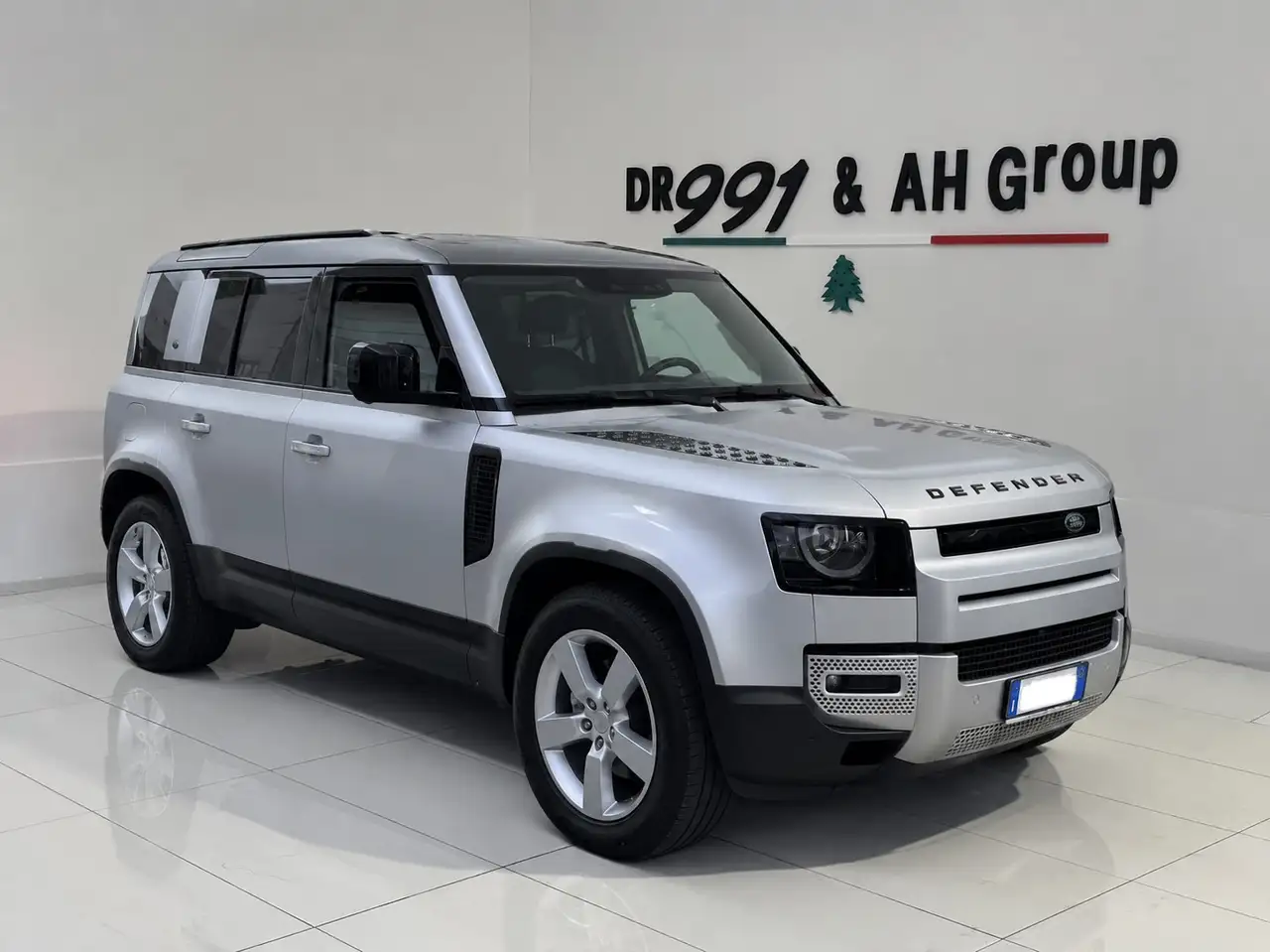Land Rover Defender VII 110 2.0d sd4 awd 240cv 7p.ti auto / TETTO / GA — photo 1 of 1