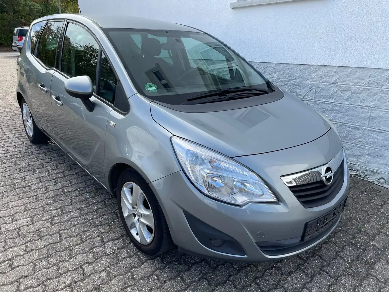 Opel Meriva B Design Edition Klima — photo 1 of 11