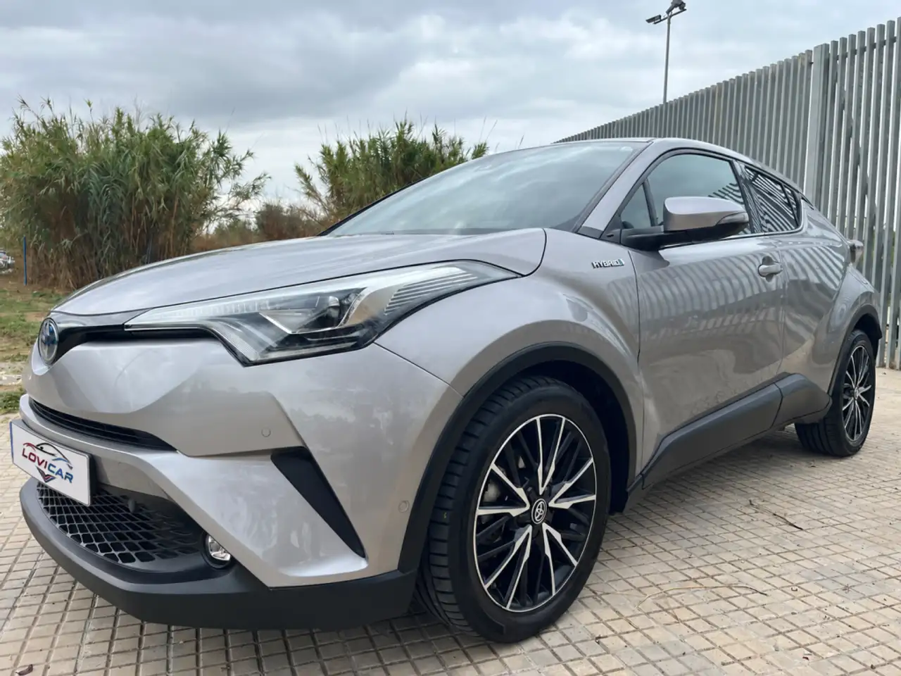 Toyota C-HR 125H Advance — photo 1 of 15