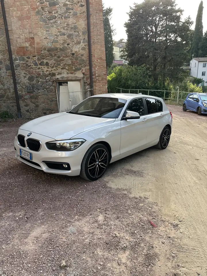 BMW 118 118d Business 5p auto — photo 1 of 7