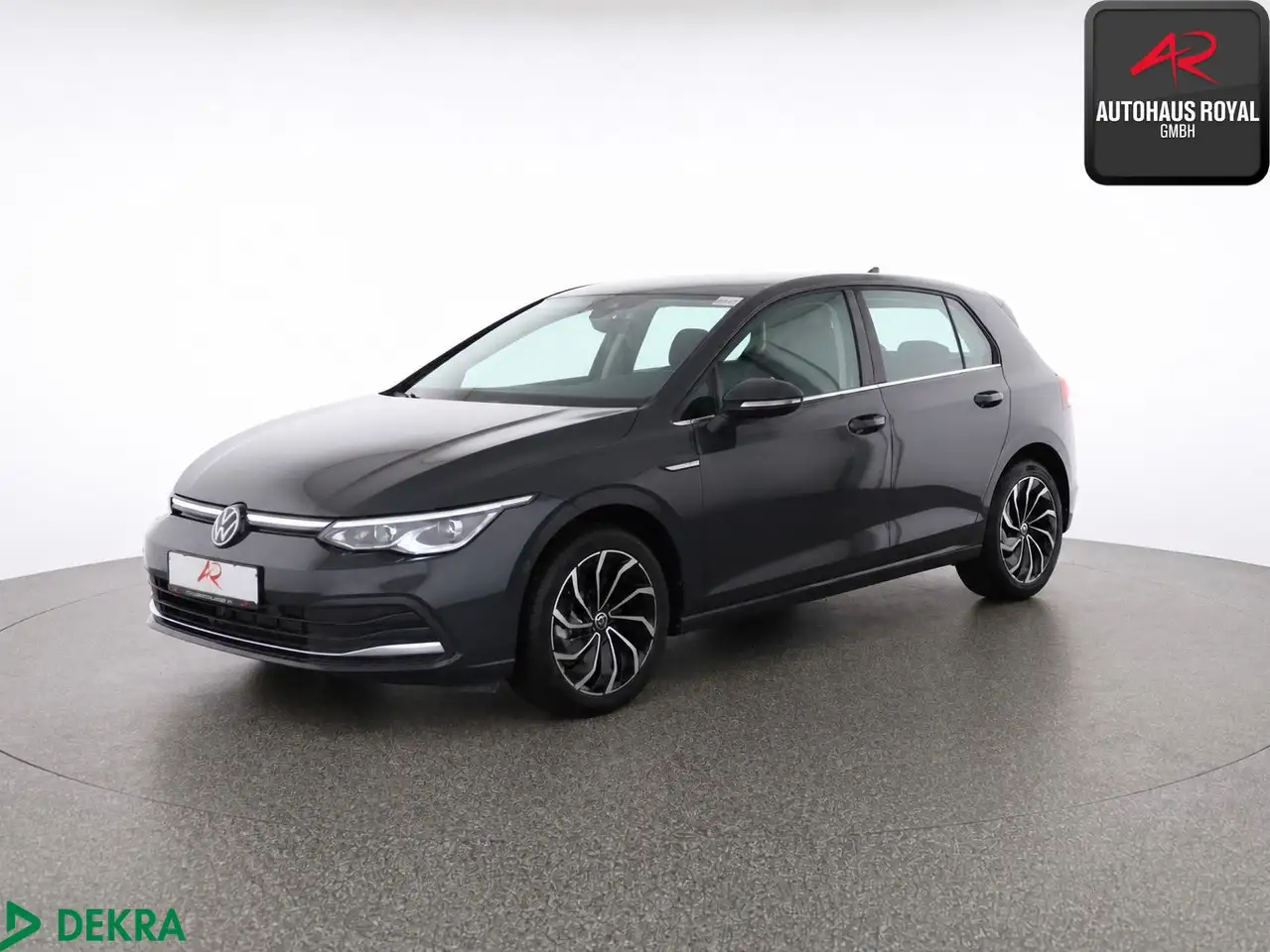 Volkswagen Golf VIII 2.0 TSI STYLE MASSAGE,MEMORY,ACC,NAVI — photo 1 of 15