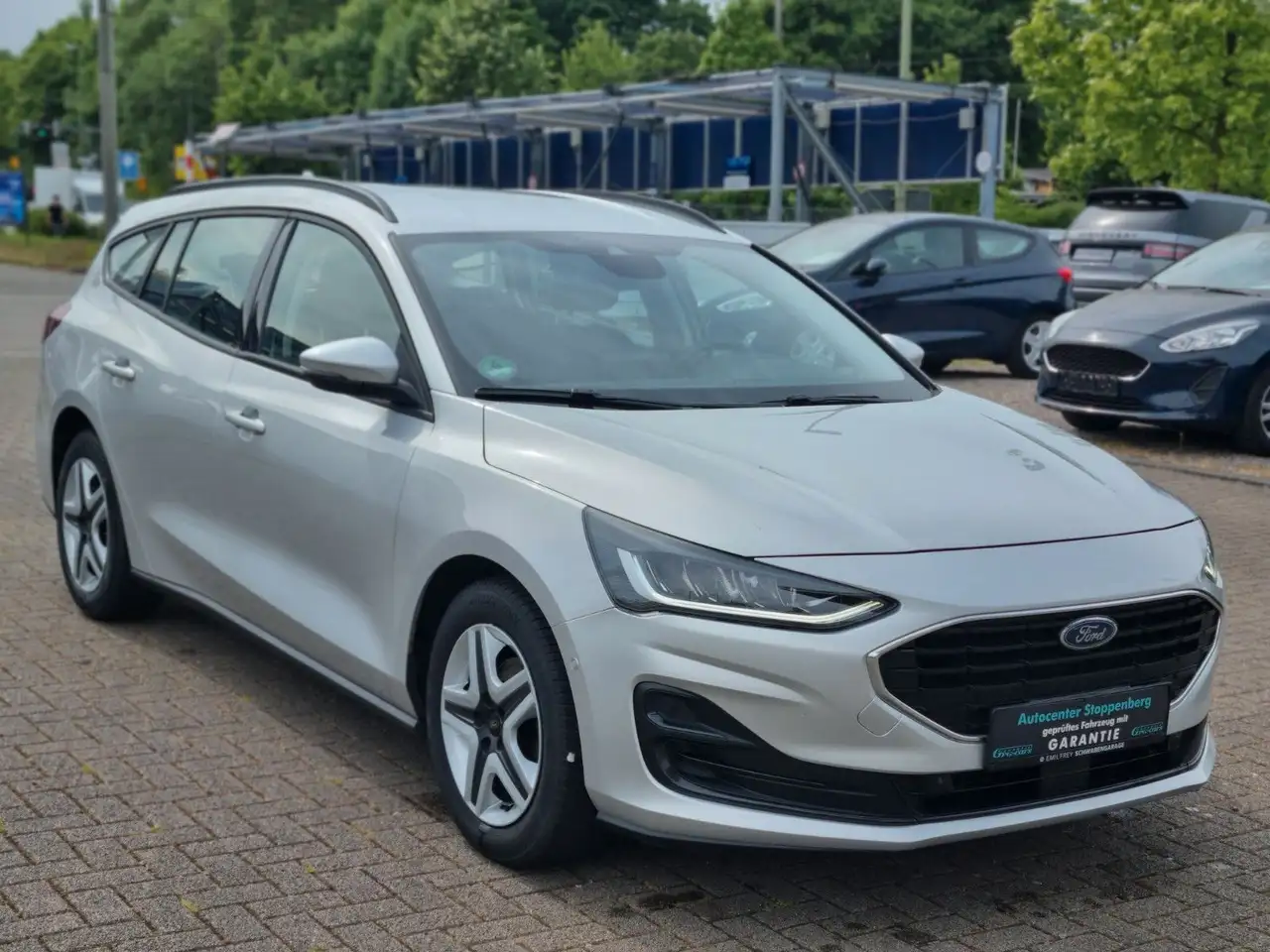 Ford Focus Turnier Automatik/Navi/Kamera/PDC/LEDs/SHZ — photo 1 of 32