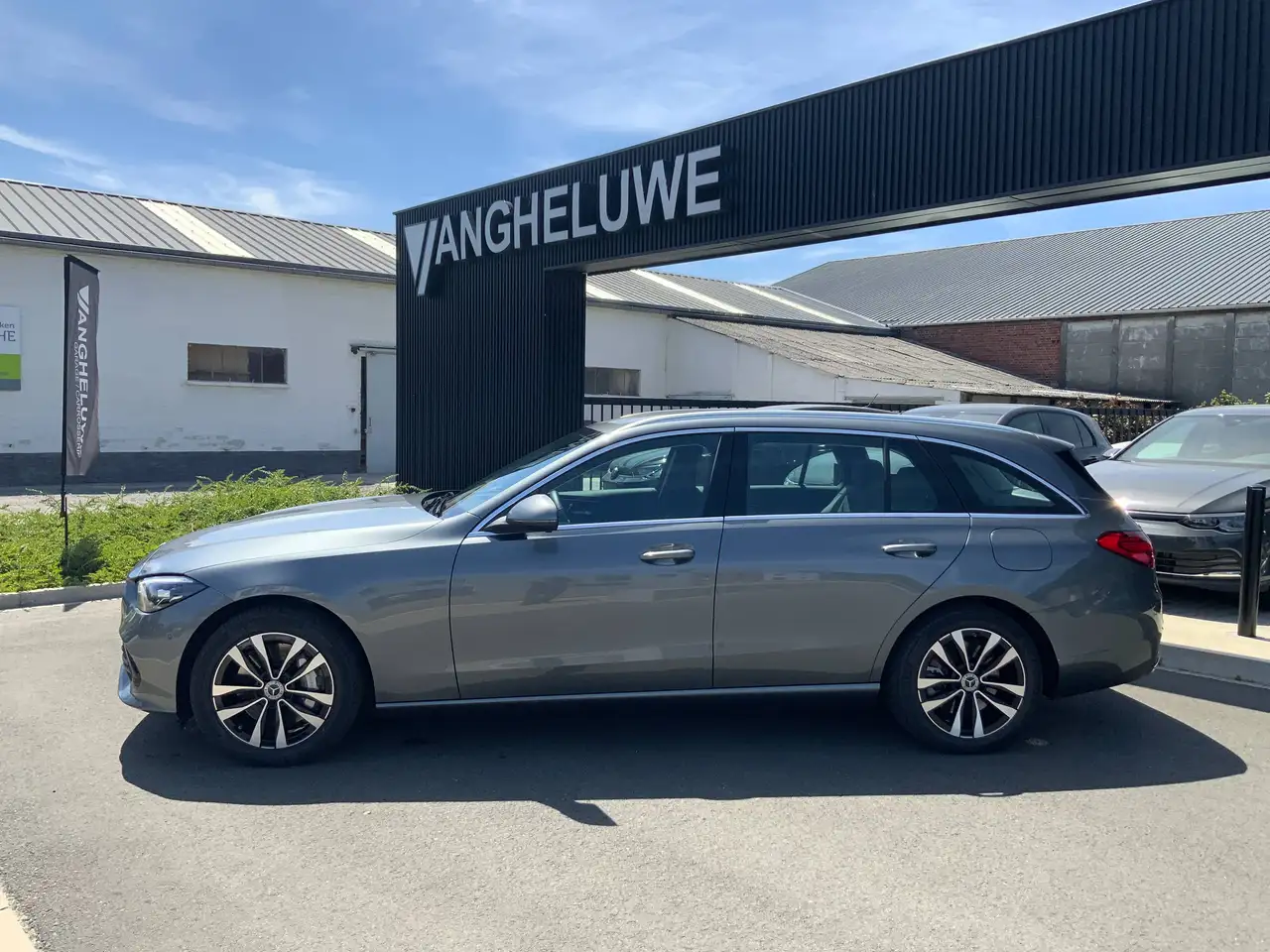 Mercedes-Benz C 300 e T 9G-TRONIC Avantgarde Advanced Plus — photo 1 of 15