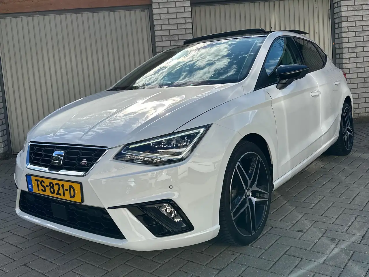 SEAT Ibiza Seat Ibiza 1.0 FR 2018 Wit PANO ACC KEYLESS — photo 1 of 24