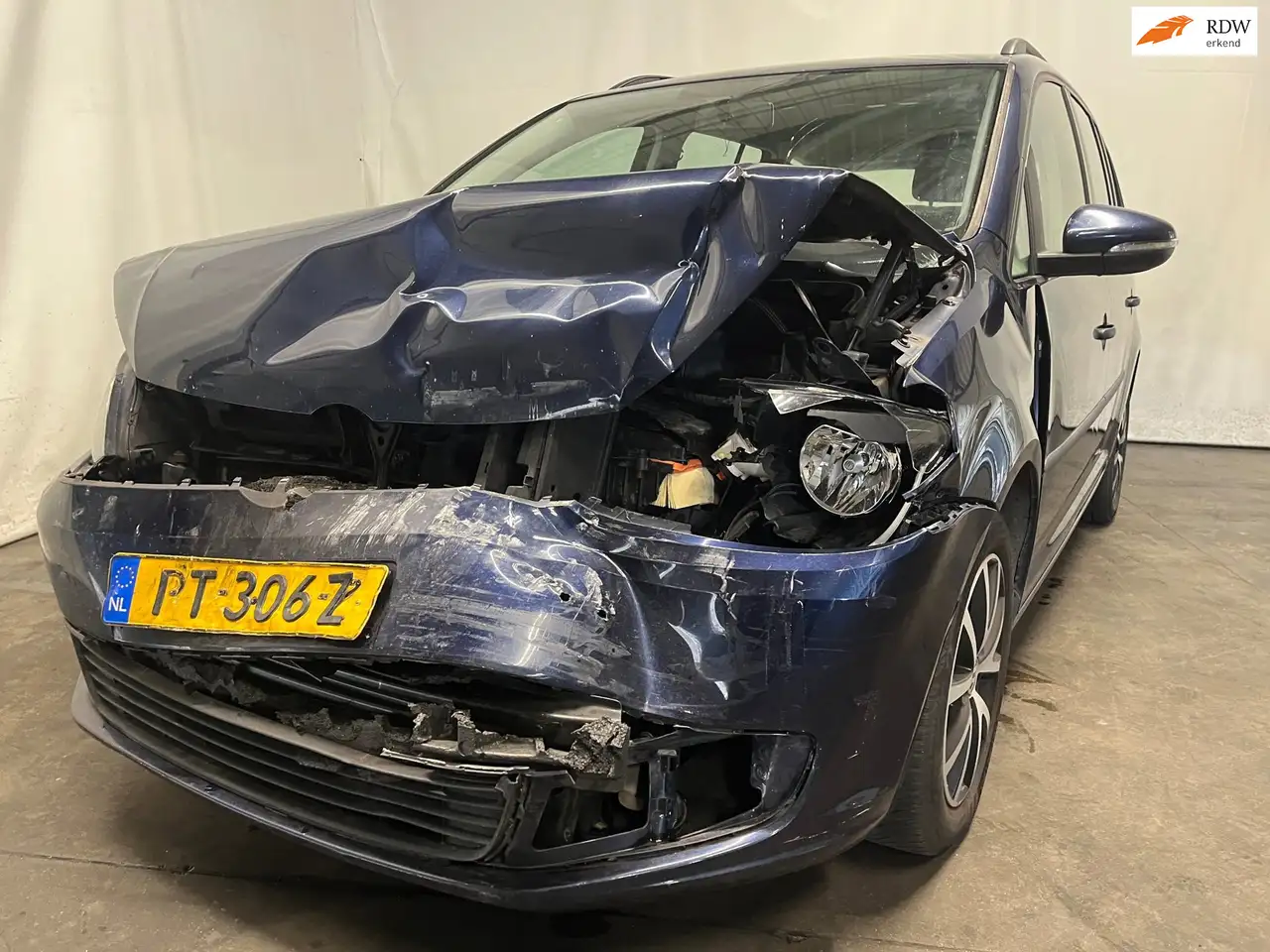 Volkswagen Touran 1.6 TDI Highline BlueMotion 7p. — photo 1 of 32