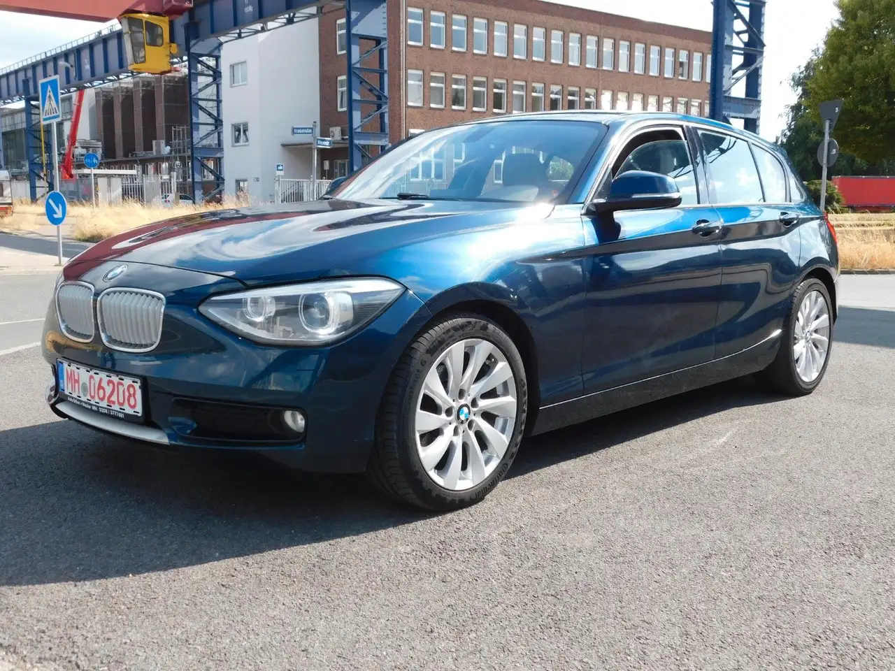 BMW 118 Limousine 5-trg. 118 d Urban Line/Xenon/Navi/PD — photo 1 of 33