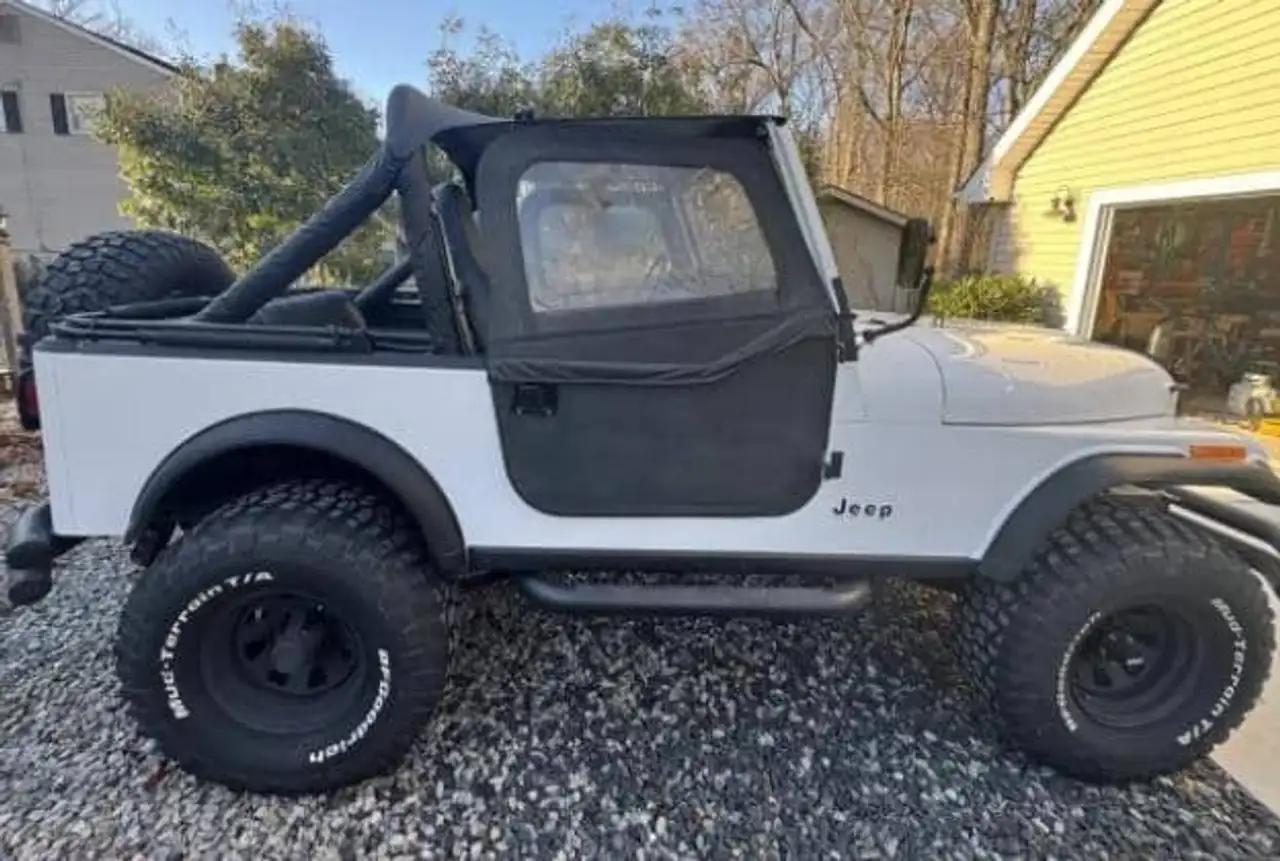 Jeep CJ-7 — photo 1 of 4