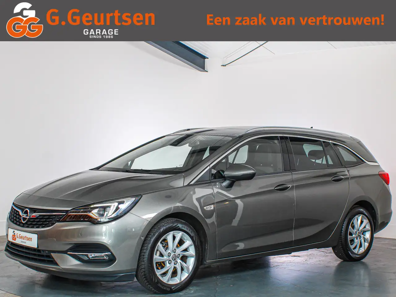 Opel Astra Sports Tourer 1.2 Elegance Camera, Cruise Control, — photo 1 of 40