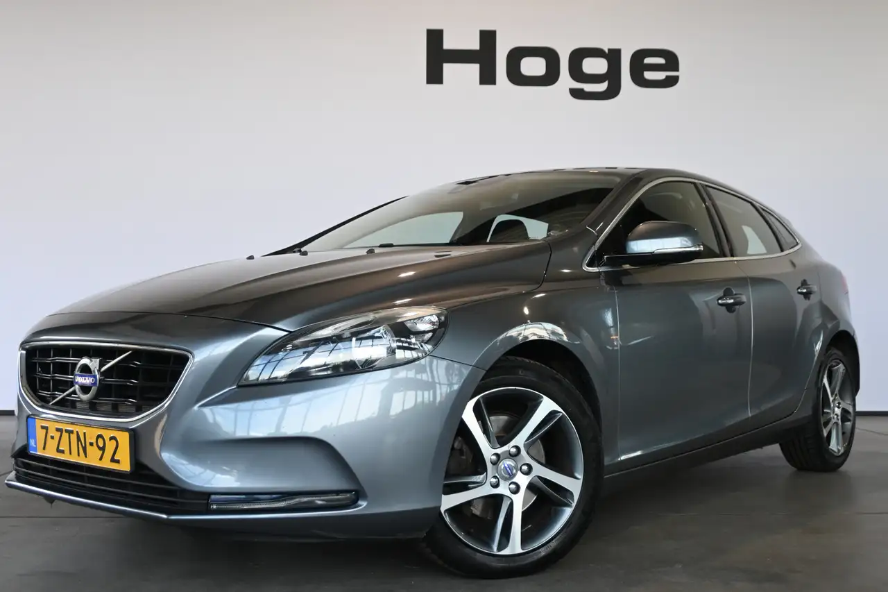 Volvo V40 1.6 T2 Momentum Clima Cruise control Navigatie Cam — photo 1 of 15