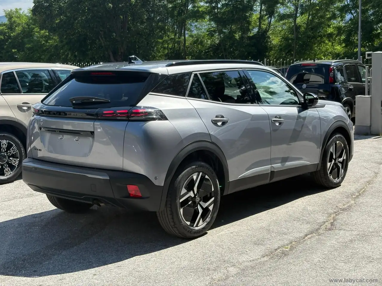 2025 Peugeot 2008 PureTech 100 S&S Allure, photograph 7